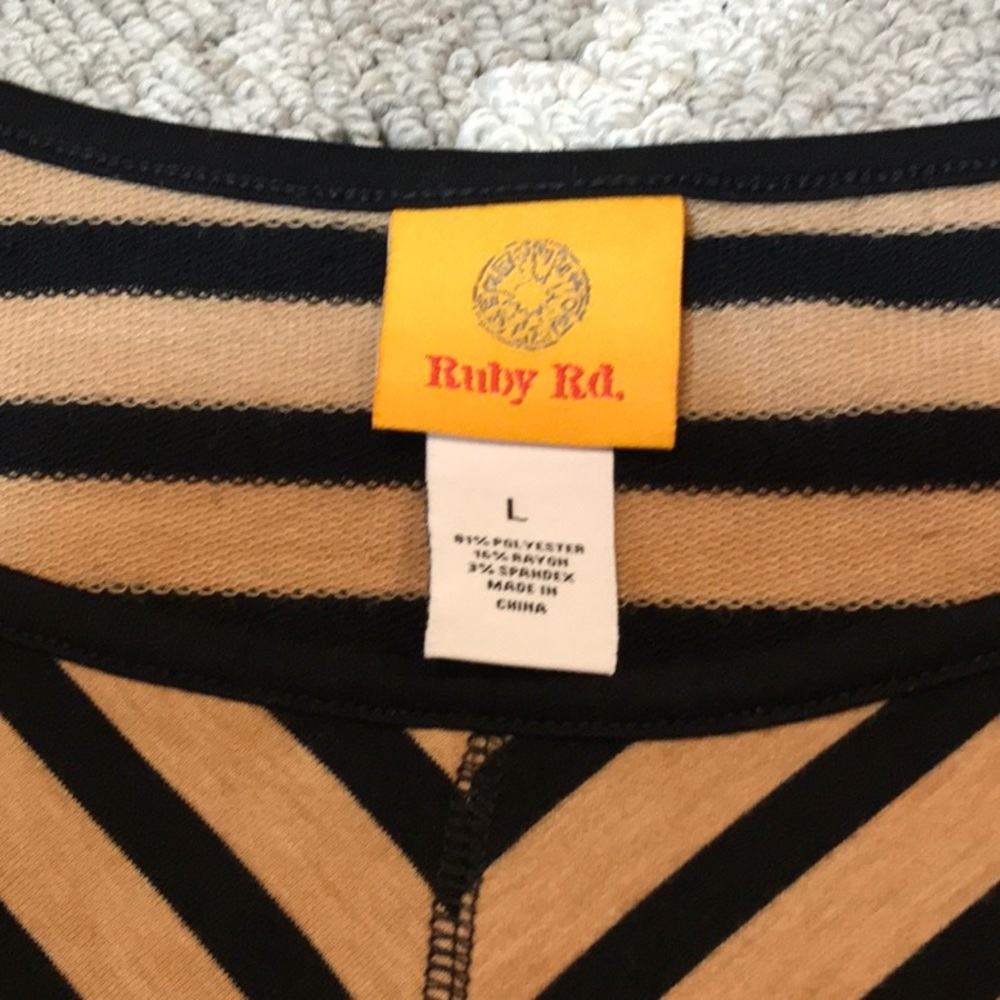 Ruby Rd.~~Top~~🤎🖤 - Picture 3 of 7